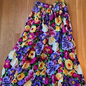 Vintage style flower skirt used like new❤️